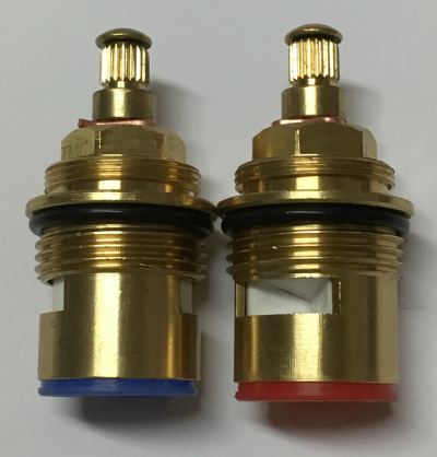 A pair of 3/4 bsp ceramic quarter turn tap valves
