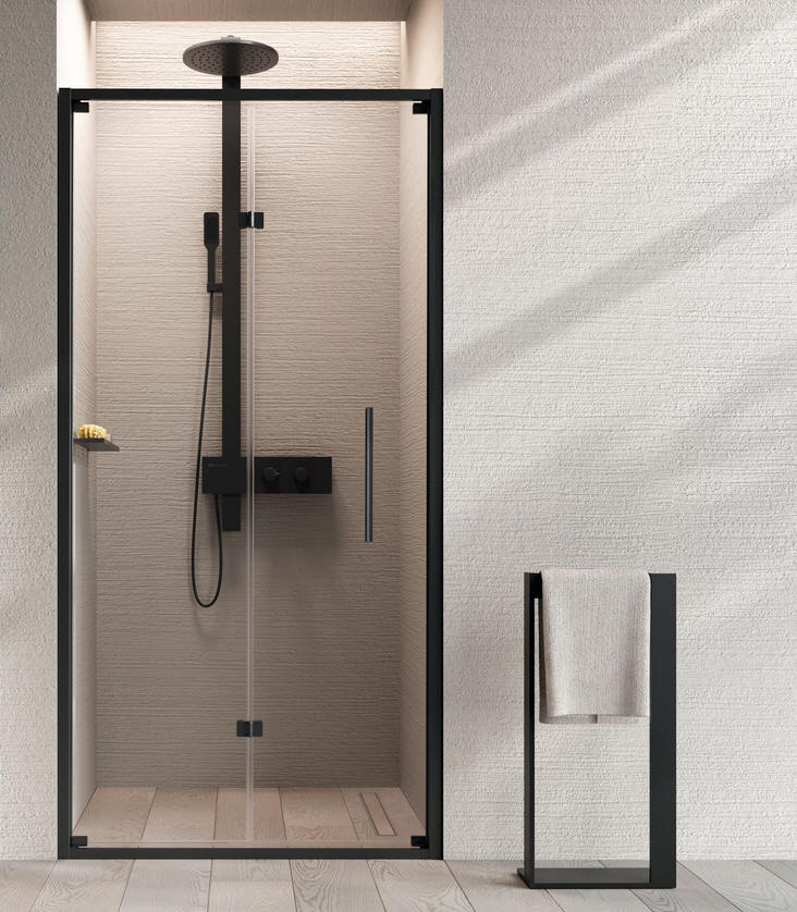 Novellini RIGA S bi-folding shower door. Suitable for alcove or corner setting,